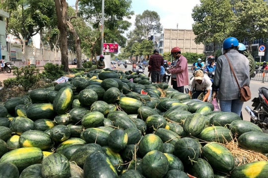 Cần điều chỉnh sản xuất, chuyển hướng tiêu thụ nông sản