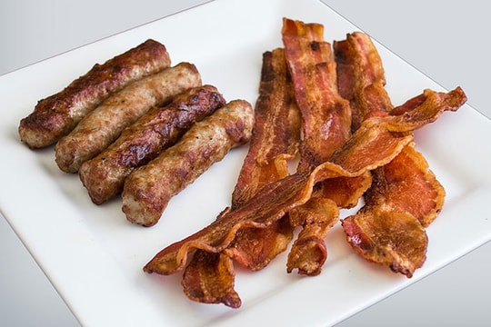 Nếu không muốn mau già, hãy tránh những thực phẩm này