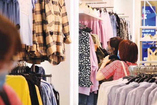 Thời trang nhanh: Cuộc đua của các nhãn hàng ngoại