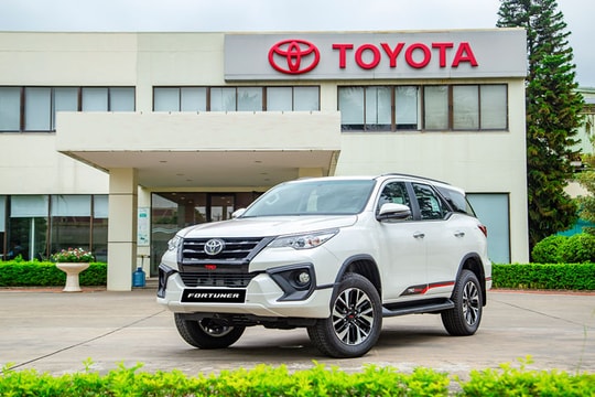 Toyota tại Hà Nội đóng cửa toàn bộ phòng trưng bày và xưởng dịch vụ