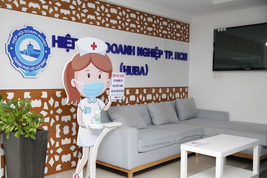 Hội quảng cáo TP.HCM tặng hơn 50 mô hình cổ động phòng chống Covid-19