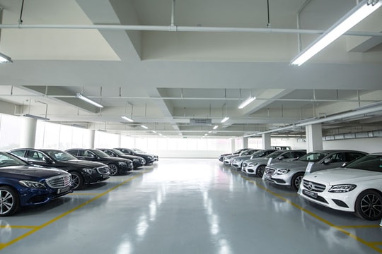 Thị trường ô tô lao dốc không phanh