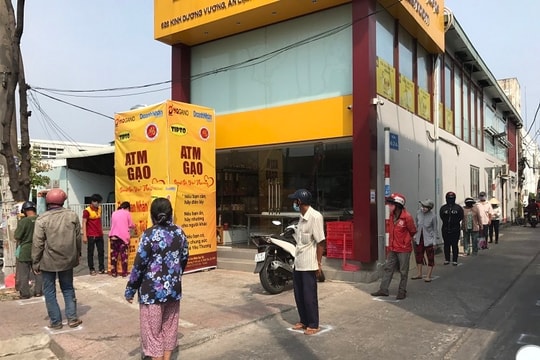 Thêm máy ATM gạo cho bà con nghèo trong dịch Covid-19 Thêm máy ATM gạo cho bà con nghèo trong dịch Covid-19