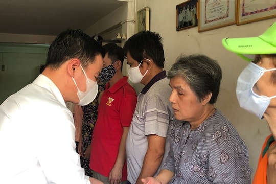 Chia sẻ yêu thương với Hội Người mù quận 6