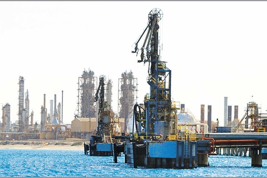 Khó lường với giá dầu