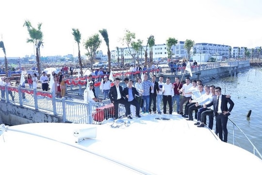 Trải nghiệm du thuyền tại The Pearl Riverside