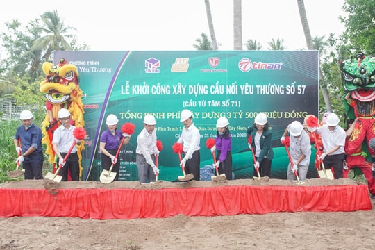 Nhựa Tiền Phong xây cầu cho người dân nghèo Bến Tre