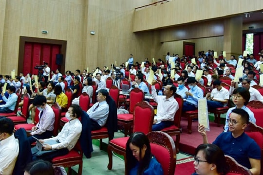 Chia cổ tức ngân hàng: Tiếp tục bị cổ đông chất vấn