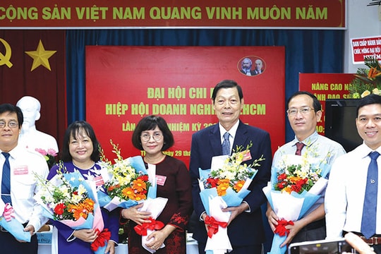 Đổi mới phương thức lãnh đạo của Đảng để tập hợp và phát huy doanh nghiệp Đổi mới phương thức lãnh đạo của Đảng để tập hợp và phát huy doanh nghiệp