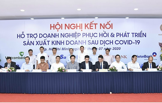 Tiền đầy túi, ngân hàng vẫn khó cho vay