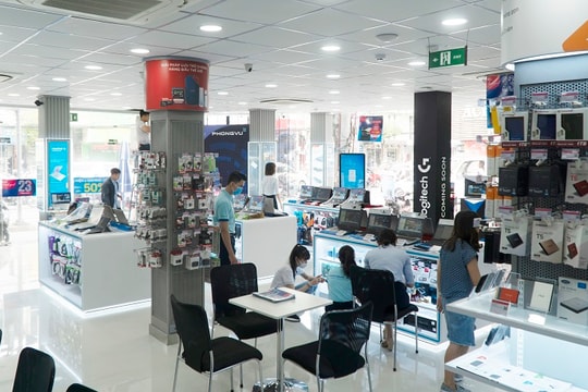 Khai trương showroom Phong Vũ - Hoàng Hoa Thám