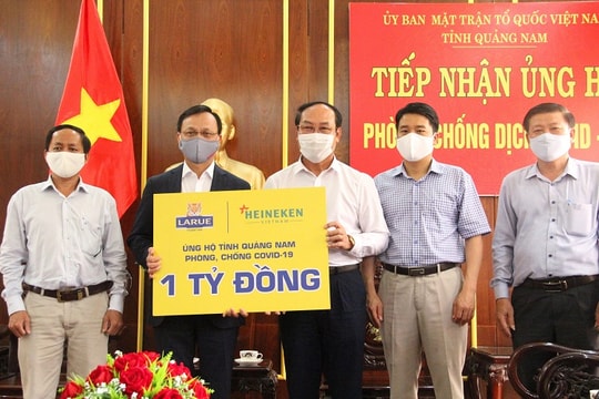 Bia Larue ủng hộ 2 tỷ đồng cho miền Trung