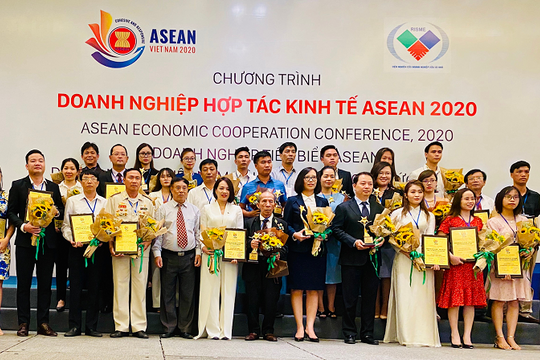 Hanoi Telecom nhận giải top 10 doanh nghiệp tiêu biểu ASEAN
