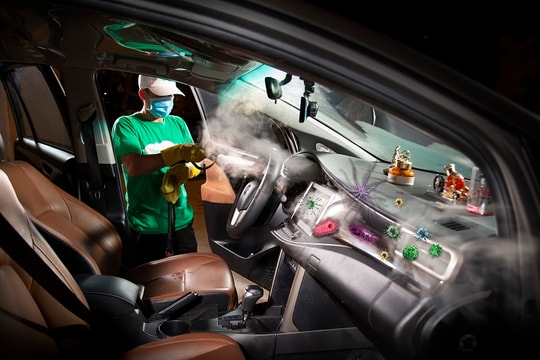 Dịch vụ vệ sinh xe tận nơi và diệt khuẩn trên điện thoại