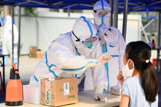 Hỗ trợ tài chính cho nhân viên y tế bị nhiễm Covid-19