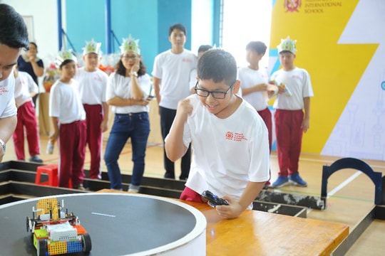 Học sinh Tiểu học VAS đam mê sáng tạo và lập trình robot