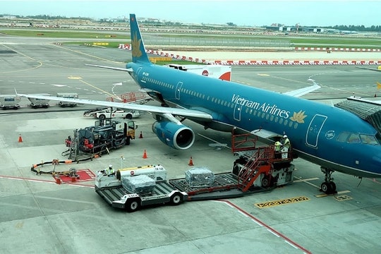 Giảm giá, phí dịch vụ hàng không trong 6 tháng