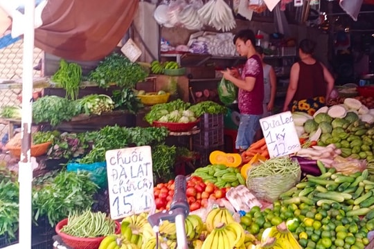 Mưu sinh thời “giật gấu, vá vai”!