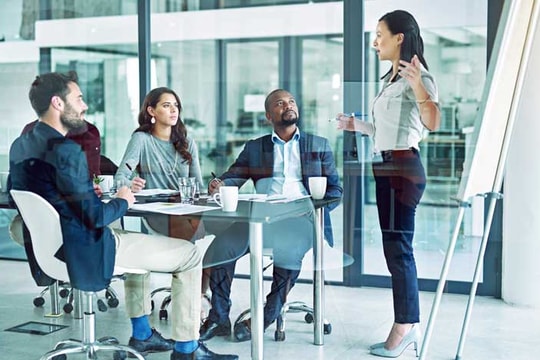 Giao tiếp hiệu quả bằng ngôn ngữ cơ thể: Bí quyết từ một đặc vụ Hoa Kỳ