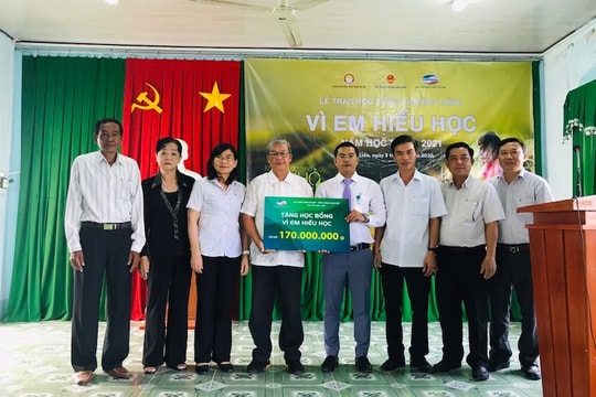 Viettel trao học bổng “Vì em hiếu học” năm học 2020-2021