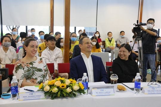 Khởi động chương trình sáng tạo xã hội FutureU 2021