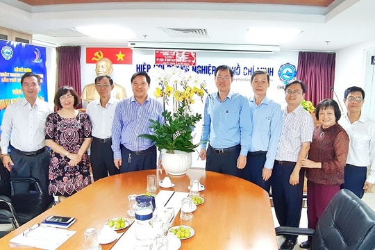 Lãnh đạo Mặt trận Tổ quốc TP.HCM chúc mừng ngày Doanh nhân Việt Nam