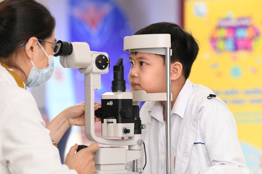 Hàng nghìn trẻ em được khám mắt miễn phí