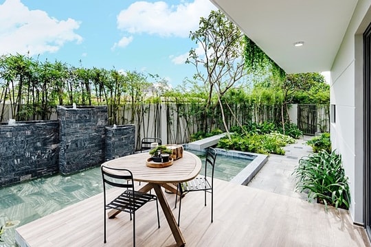 Gác hết âu lo, cặp vợ chồng rủ nhau về “vườn trong phố”