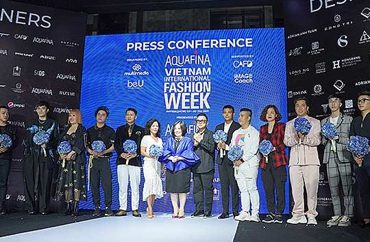 Tuần lễ Thời trang Quốc tế Việt Nam lần đầu tiên cho trình diễn thiết kế của sinh viên