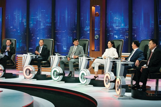 Chọn công việc đam mê nhưng lương thấp, hay không đúng đam mê nhưng lương cao?