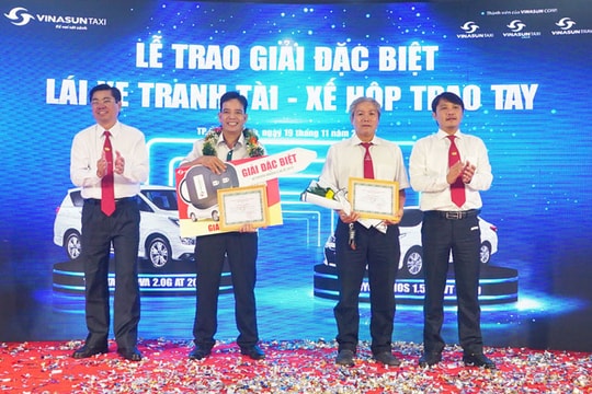 Vinasun Taxi trao thưởng xế hộp gần 1 tỷ đồng cho lái xe