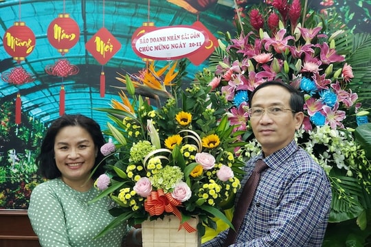 Báo Doanh Nhân Sài Gòn chúc mừng Ngày Nhà giáo Việt Nam tại một số trường đại học