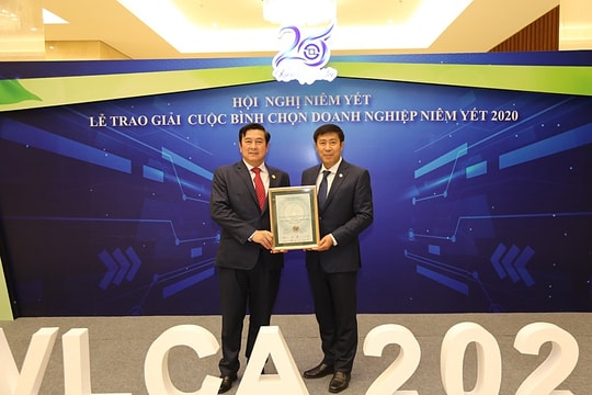 HDBank giành "cú đúp" doanh nghiệp niêm yết xuất sắc