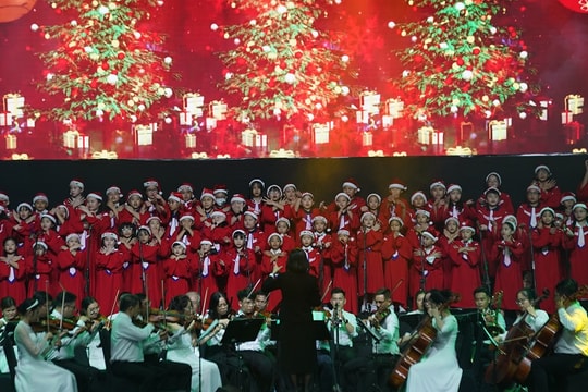 “Ánh sáng Tình yêu”- Một đêm nhạc đầy xúc cảm và yêu thương