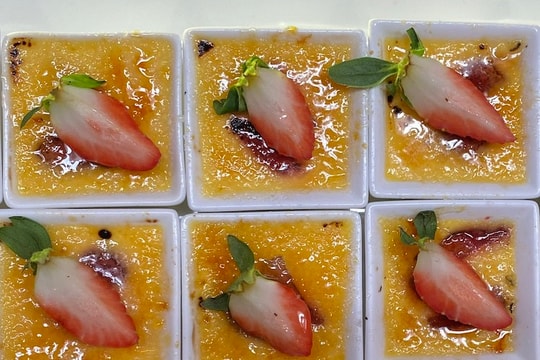 Ra mắt tiệc buffet tráng miệng chế biến từ dâu Hàn Quốc