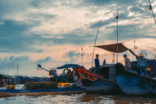 Về Cần Thơ trôi trên sông và yêu thêm những câu hò