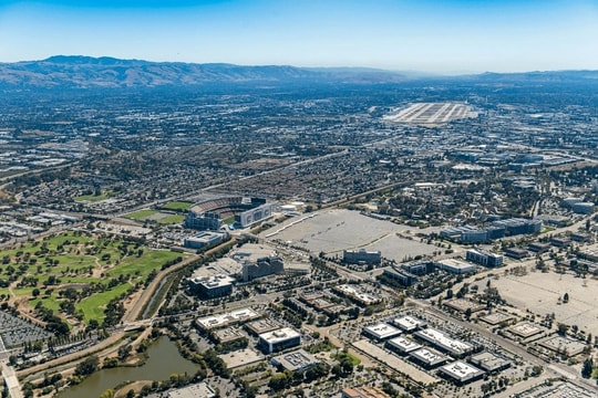 Vì sao các tỷ phú công nghệ tháo chạy khỏi thung lũng Silicon