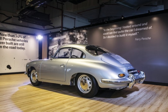 Porsche mở cửa không gian triển lãm “#DrivingTomorrow” tại Singapore