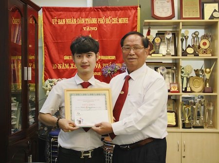 Lái xe Vinasun Taxi trả lại 500 triệu đồng cho khách hàng bỏ quên