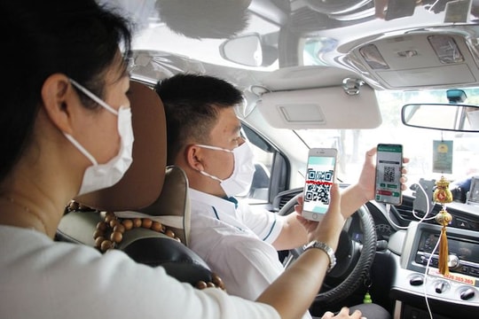 Đi taxi Vinasun giảm giá 20%, trúng vàng SJC