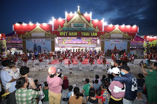 Hàng trăm sản phẩm tại Hội chợ mua sắm Tết hàng Việt Nam-Thái Lan