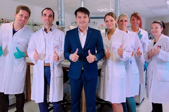 Gặp gỡ người mang nước hoa Pháp về Việt Nam