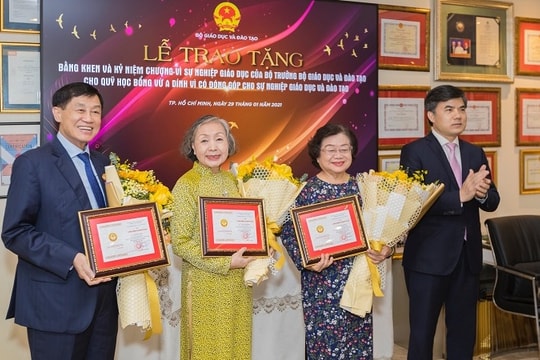 Quỹ học bổng Vừ A Dính nhận bằng khen và kỷ niệm chương “Vì sự nghiệp giáo dục”