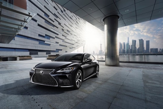 Sedan hạng sang Lexus LS phiên bản nâng cấp ra mắt tại Việt Nam với giá từ 7,2 tỷ đồng