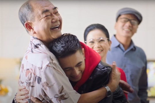 Mở lòng để “thấy” hạnh phúc hiện hữu trong bữa cơm ngày Tết