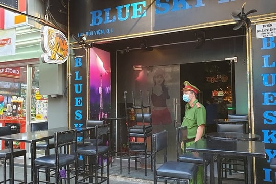 Nhiều dịch vụ ở TP.HCM được mở cửa, trừ vũ trường, quán bar, karaoke, club