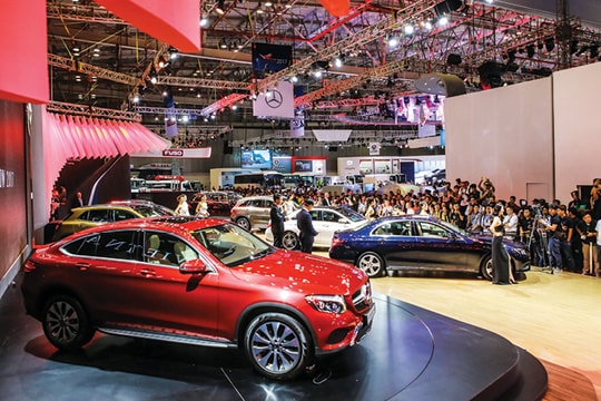 Ô tô đứt mạch tăng trưởng, lại kích cầu