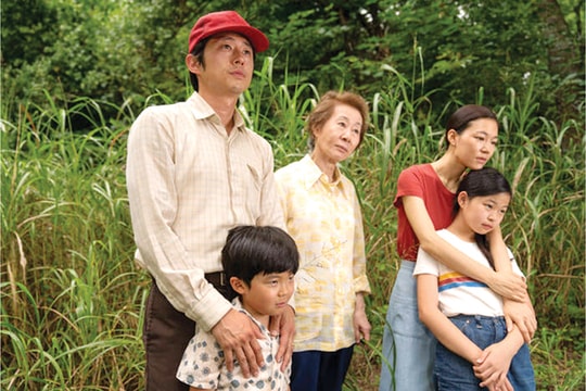 “Minari”: Giấc mơ Mỹ nhọc nhằn