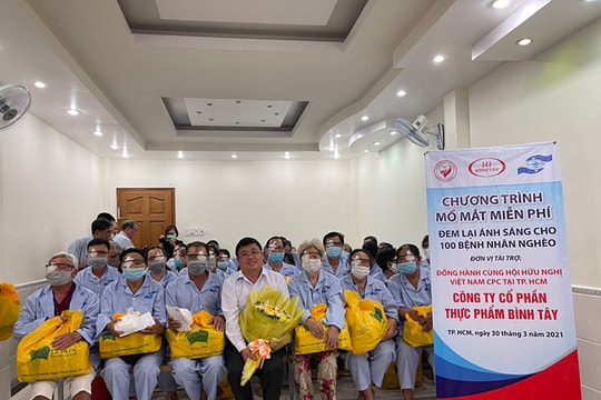 Tiết kiệm tiền sinh nhật để làm từ thiện