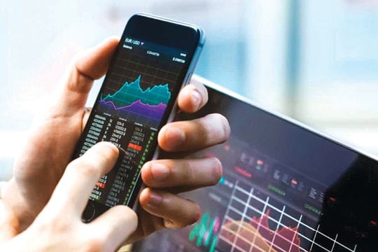 Chứng khoán vượt đỉnh, kế tiếp là gì?